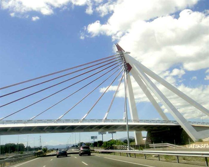 Puente en autovía